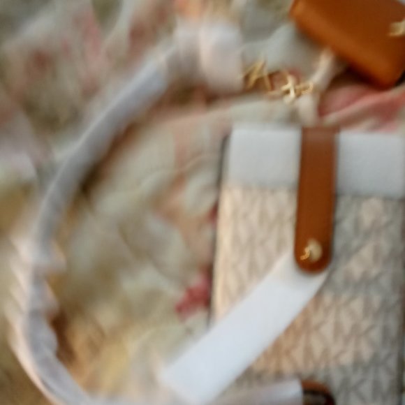 Michael Kors Devon Phone Card Holder Lanyard Air Pod Holder - Picture 2 of 4